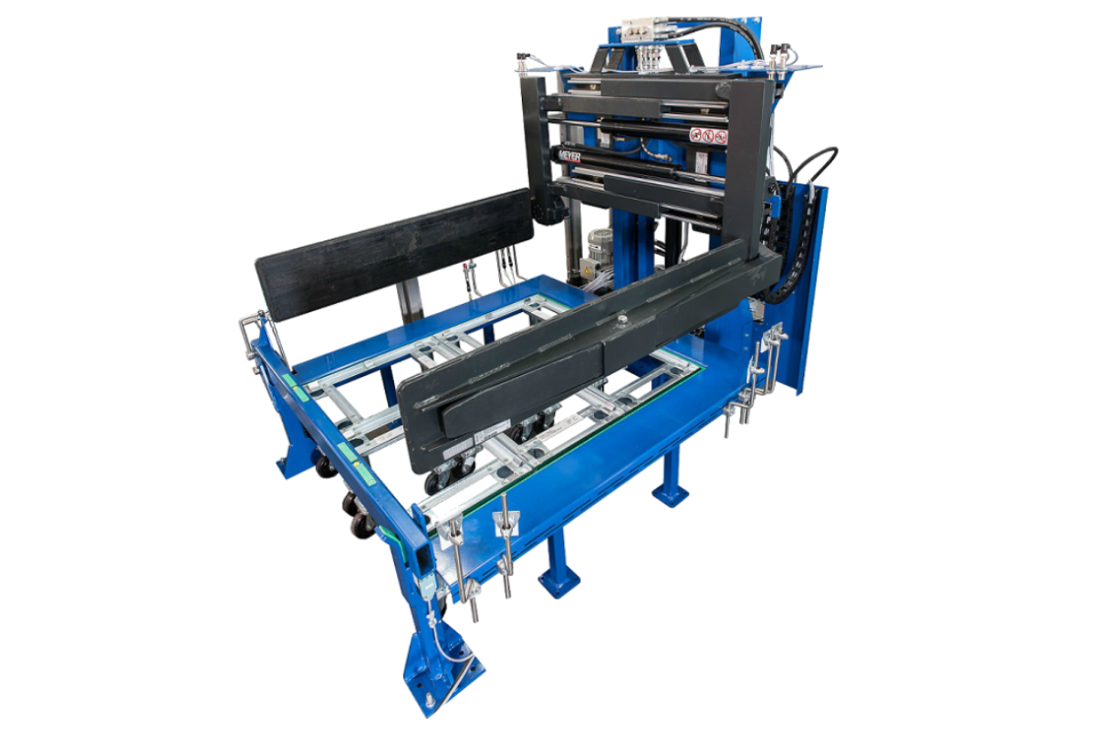 Automatischer KLT-Umsetzer hebt Behälterstapel von Palette auf Trolley