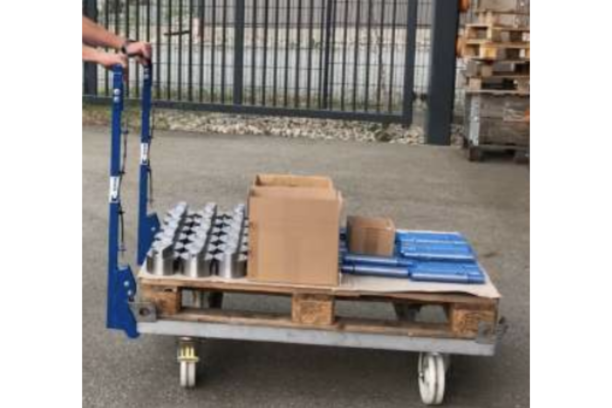Trolley mit Bügelgriffen in Längsrichtung geführt